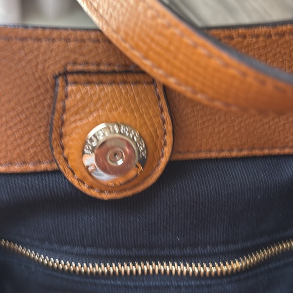 Burberry small Canterbury tan grained leather tote - Picture 12 of 13